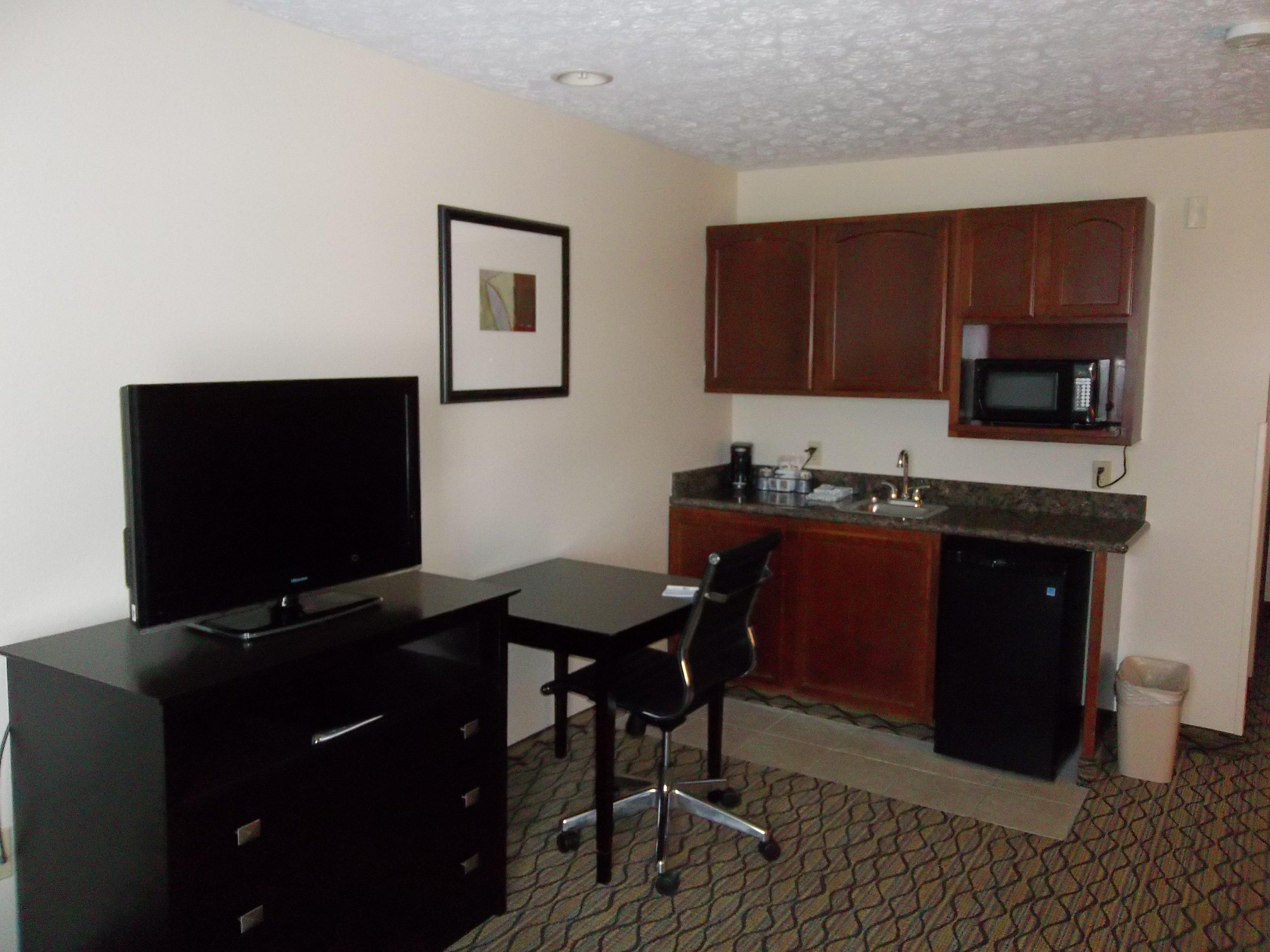 Holiday Inn Express Hotel & Suites Cadillac By Ihg Exterior foto