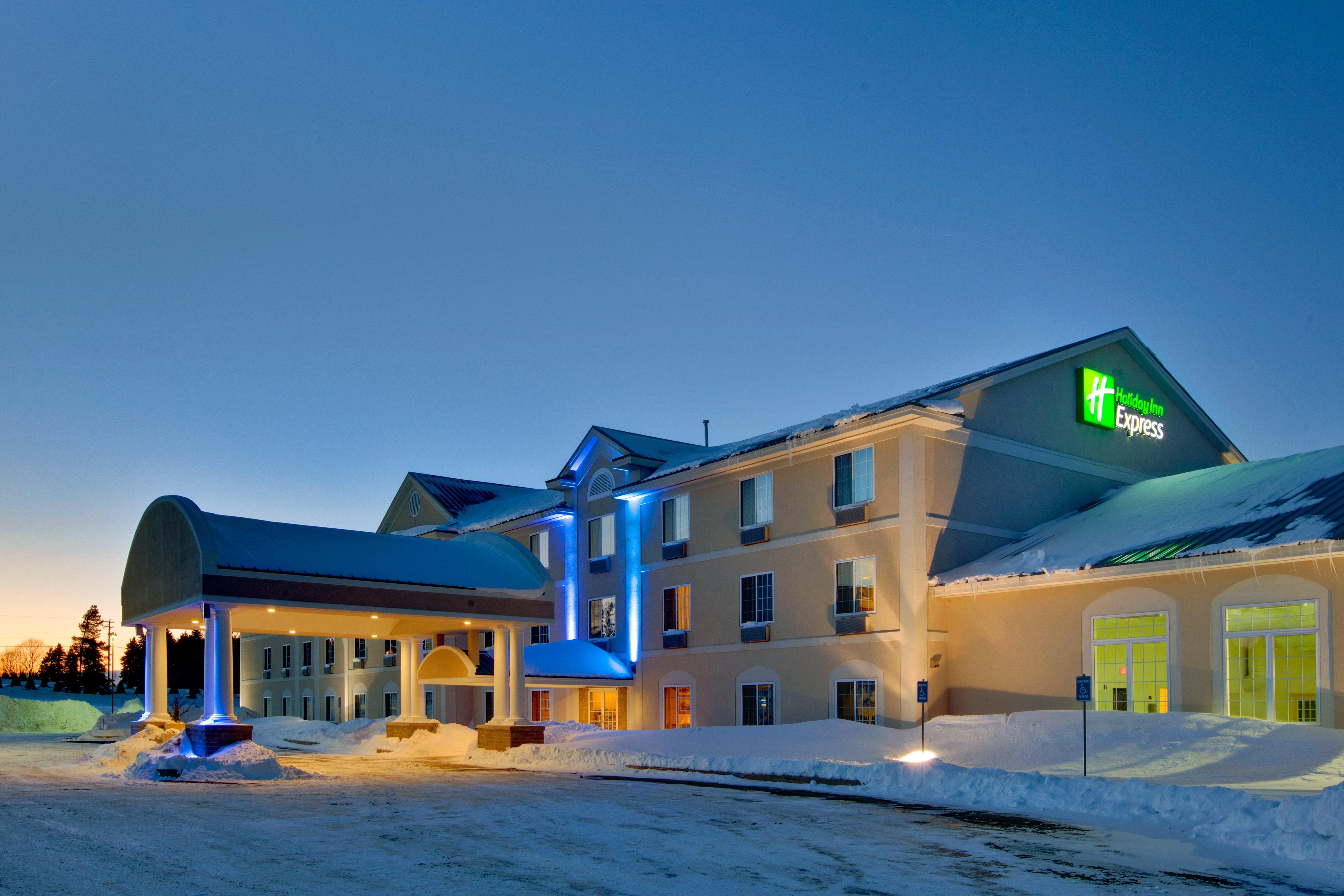 Holiday Inn Express Hotel & Suites Cadillac By Ihg Exterior foto
