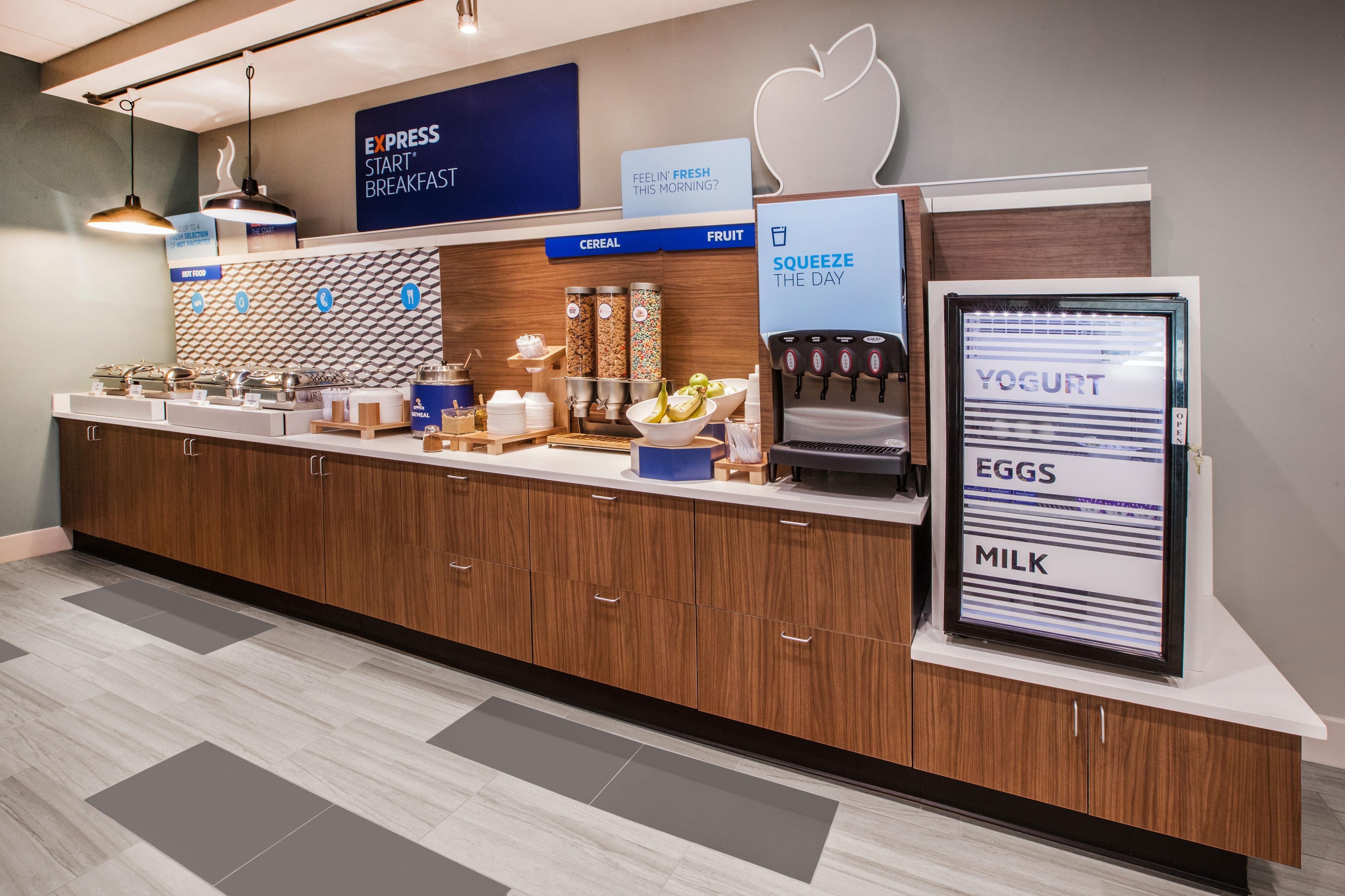 Holiday Inn Express Hotel & Suites Cadillac By Ihg Exterior foto